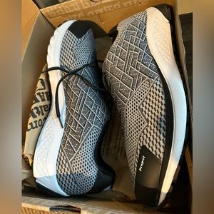 NWT mens Propet shoes - size 16